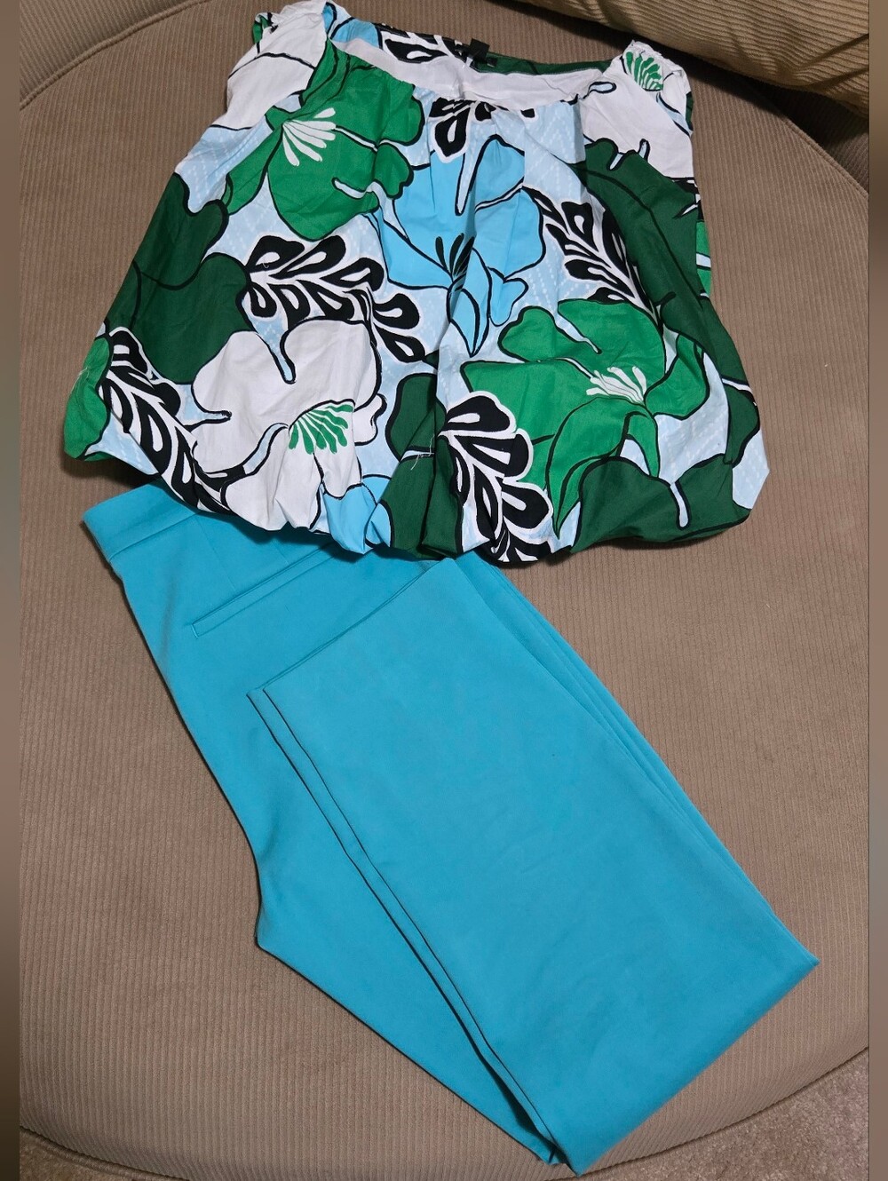 Ann Taylor Green, Black, White & Light Blue Floral Print  Top SIZE medium.